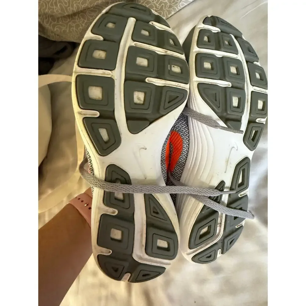 Nike grey sneaker size 5